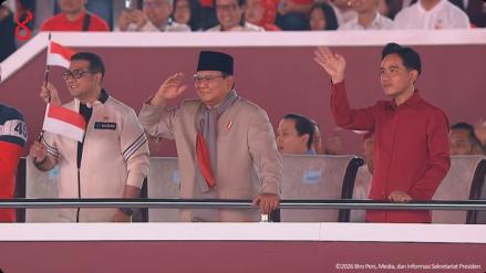 Prabowo dan Gibran Lepas Pawai Karnaval HUT ke-81 RI di Monas. (Foto YT Setpres)