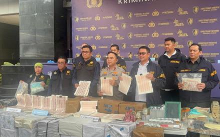 Polri dan Ditjen Pajak Bongkar 3,4 Juta Materai Palsu, Kerugian Negara Capai Rp1 Triliun