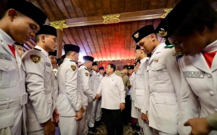 Prabowo Undang Petugas Upacara HUT ke-81 ke Hambalang, Apresiasi Dedikasi dan Ucapkan Terima kasih