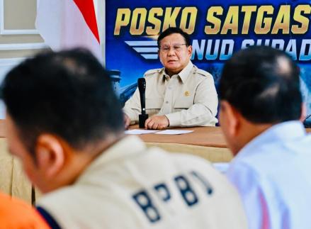 Atasi Karhutla Kalimantan, Prabowo Minta 3 Batalyon TNI dan 6 Helikopter Water Bombing Dikerahkan. (Foto: Sekretariat Kepresidenan)
