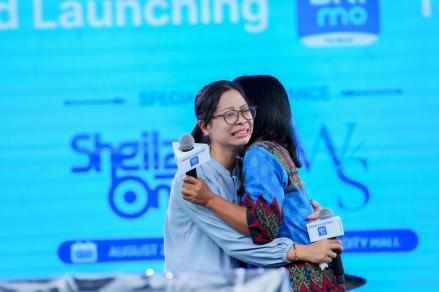Hampir 10 Tahun Merantau, Tangis Yuni Pecah Saat Bertemu Ibunya Berkat Group CEO BRI. (Foto: Doc BRI)