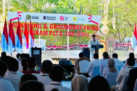 Groundbreaking PLTS 100 GW Diresmikan Prabowo, Emiten Mana Saja yang Berpotensi Kecipratan Proyek? (Foto: Setkab)