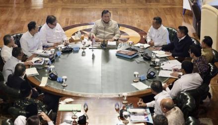 Prabowo Gelar Ratas Bersama Sejumlah Menteri Kabinet Merah Putih di Hambalang (FOTO: Dok Ist)
