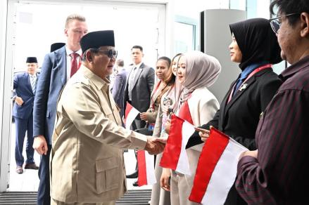 Tiba di Vladivostok, Prabowo Disambut Mahasiswa Indonesia di Rusia. (Foto: Sekretariat Presiden)