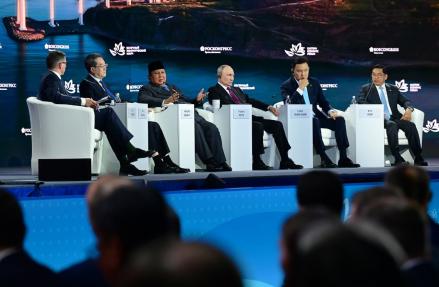Prabowo Usulkan Pembukaan Pelayaran dan Penerbangan Langsung Indonesia–Rusia. (Foto: Sekretariat Presiden)