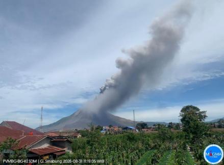 Aktivitas Gunung Sinabung Meningkat, Kolom Abu Vulkanik 3.500 Meter di Atas Puncak (FOTO:iNews Media Group)
