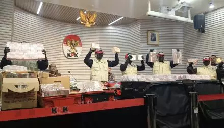 KPK Sita Uang Rp106,3 Miliar dalam Rangkaian OTT HGB di Kabupaten Bogor. (Foto Nur Khabibi/IMG)