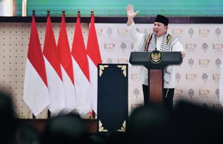 Mahasiswa Asal China Apresiasi Prabowo di Perayaan 100 Tahun Gontor. Foto: iNews Media Group.