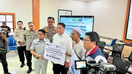 Keluarga Korban KMP Virgo Transport 8 Terima Santunan, Ahli Waris Dapat Rp70 Juta. (Foto: iNews Media Group)