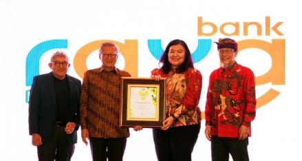 Dorong Keuangan Berkelanjutan, Bank Raya Raih Indonesia Sustainable Business & ESG Excellence Award. (Foto: Doc Bank Raya)