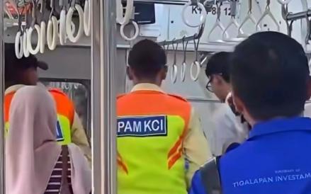 Penumpang Melahirkan di KRL Rangkasbitung-Tanah Abang, Kereta Berhenti Petugas Bantu Persalinan