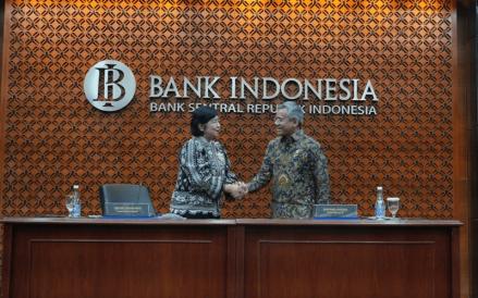 BI memastikan bahwa uang kertas rupiah yang memuat tanda tangan Perry Warjiyo dan Purbaya Yudhi Sadewa masih akan terus dicetak ulang. (Foto: Dok. BI)