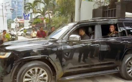 Jelang Pelantikan Kapolri, Komjen Suyudi Bertolak dari Rumah Dinas Menuju Istana 