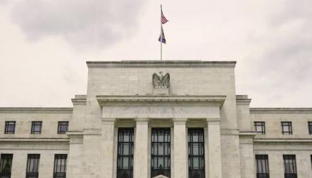 Data Tenaga Kerja AS Melemah, Peluang The Fed Tahan Suku Bunga Menguat (Foto: dok AP)