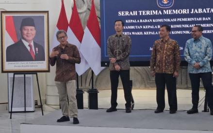 Kelakar Rocky Gerung saat Sertijab Kepala Bakom: Tugas Pertama Syahganda Memulihkan Nama Baik Saya