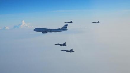 Jet Tempur Sukhoi hingga F-16 Kawal Pesawat Presiden Mesir saat Masuk Indonesia. Foto: iNews Media Group.