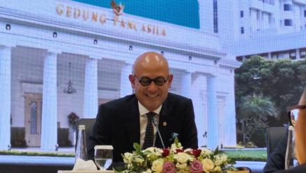 Menlu Arrmanatha Tegaskan Indonesia Tetap Konsisten Dukung Kemerdekaan Palestina. (Foto: Zakky Mubarok Santosa/iNews Media Group)
