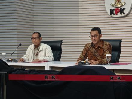 KPK Duga Dana Bencana Karhutla hingga Banjir Sumatera Dikorupsi, Lima Orang Jadi Tersangka. (Foto: iNews Media Group)