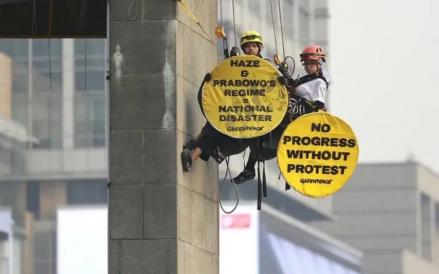 Aktivis Greenpeace Panjat Monumen Selamat Datang, Polisi Singgung Status Cagar Budaya