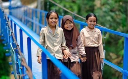 BRI Peduli Bangun Jembatan Gantung di Cianjur, Permudah Akses Sekolah dan Aktivitas Ekonomi Warga