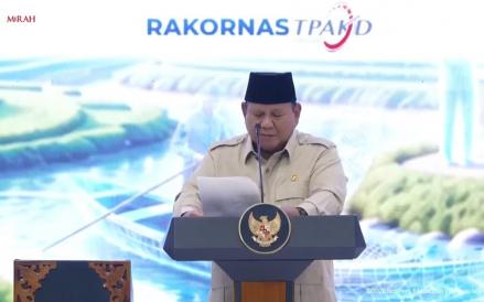 Kelakar Presiden Prabowo di Rakornas TPAKD: Sebut Kiki OJK dan Destry Emak-Emak Tangguh