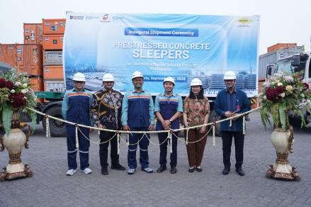 JV WTON-PS Construction Mulai Ekspor Bantalan Rel Kereta ke Filipina (foto: INews Media Group)