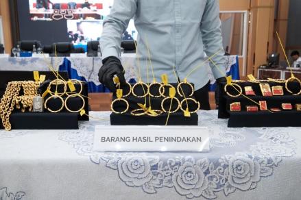 Bea Cukai Gagalkan Penyelundupan 25,88 Kg Emas Ilegal Senilai Rp61 Miliar di 5 Bandara. Foto: iNews Media Group.