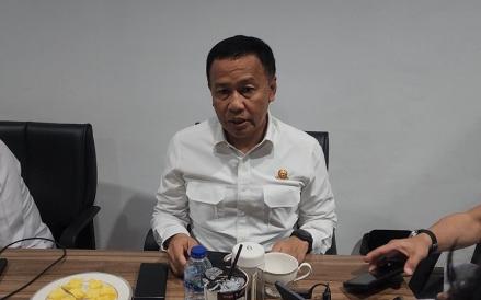 Kemenhub akan memperberat denda atas pelanggaran truk ODOL dalam Undang-Undang Lalu Lintas dan Angkutan Jalan (RUU LLAJ). (Foto: iNews Media/Iqbal Dwi Purnama)