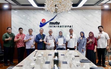 PT Mutuagung Lestari Tbk (MUTU) menandatangani MoU dengan Planet Carbon untuk menjajaki peluang kerja sama di sektor biochar dan proyek karbon. (Foto: Ist)