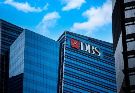 DBS Pernah Gagal Caplok Danamon, Kini Terseret Rumor Merger BBCA. (Foto: Shutterstock)