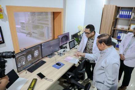 Kebutuhan Radioterapi RSUD Pasar Minggu Tinggi, Pramono Minta Alat Ditambah. (Foto: MNC Media)