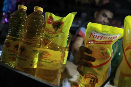 Heboh, Mobil Diisi Minyak Goreng 1 Liter untuk Bahan Bakar