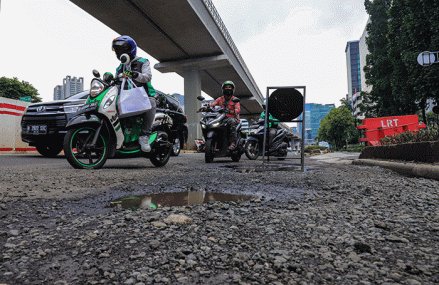 Kebut Perbaikan Lubang Jalan Jakarta, Gubernur DKI Akan Tambah PJLP Bina Marga  