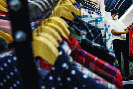 Cerita Penjual Baju Thrift Online Raup Rp8 Juta per Bulan (FOTO: MNC Media)