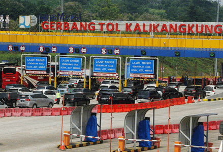 Meski Ada Diskon Tarif Tol 20 Persen, GT Kalikangkung Terpantau Lengang. (Foto: MNC Media)