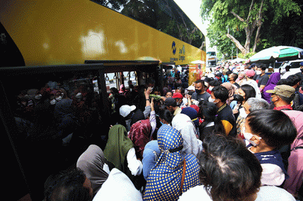 Penumpang Bus Wisata Transjakarta Tembus 9.000 Orang saat Libur Lebaran. (Foto MNC Media)