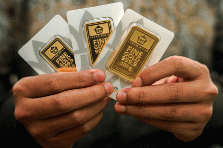 Harga Emas Antam Hari Ini Turun Tipis, Cek Daftarnya. Foto: MNC Media.
