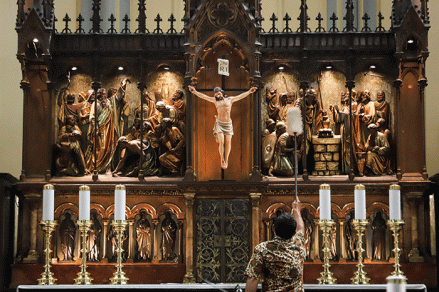 10 ribu Jemaat Bakal Hadiri Misa Malam Paskah di Gereja Katedral Hari Ini (foto mnc media)