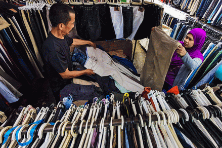 Pemerintah RI Larang Bisnis Thrifting, Seberapa Terancam Industri Tekstil RI? (Foto: MNC Media)