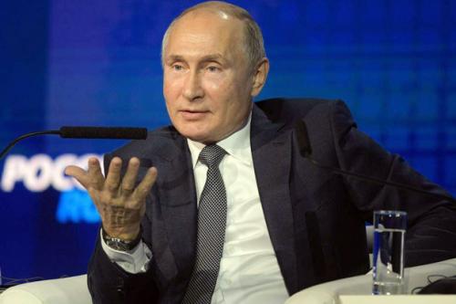 Putin: Peningkatan Pembayaran dengan Mata Uang Nasional BRICS Kurangi Risiko Geopolitik