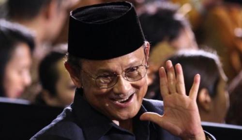 Inilah Kisah Inspiratif BJ Habibie, Bapak Teknologi Yang Patut Diteladani