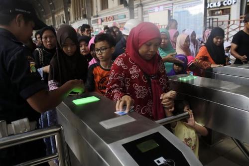 Intip Cara Bayar KRL Tanpa Kartu Yang Bikin Anda Seperti Manusia Masa Depan