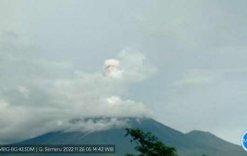 Gunung Semeru Erupsi, Semburkan Abu Vulkanik Hingga 1.000 Meter