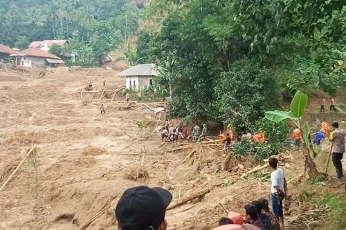 BMKG Sebut Bencana di Sukabumi Akibat Bibit Siklon Tropis 95W dan Sirkulasi Siklonik