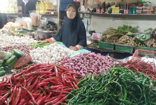 Harga Pangan Akhir Pekan: Bawang dan Daging Naik, Beras Turun