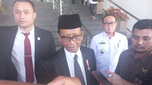 Mahfud MD Pastikan Penegakkan Hukum Korupsi Proyek BTS 4G Tetap Berjalan