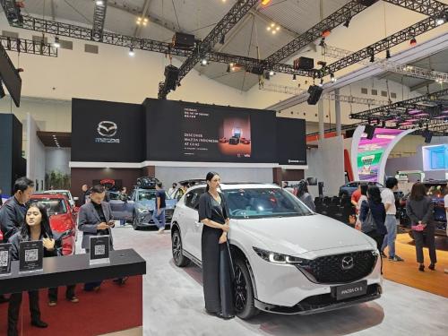 Intip Booth Mazda Di Giias Ada Dua Mobil Baru