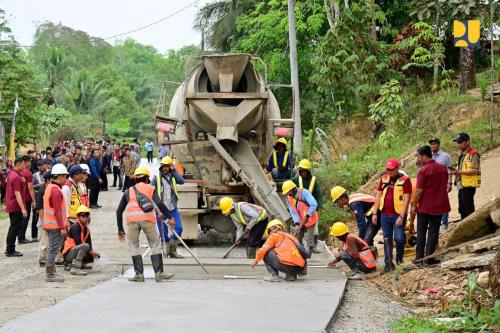 Menteri Pupr Gelontorkan Rp Miliar Untuk Perbaikan Jalan Penyangga Ikn