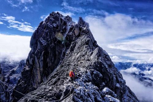 Intip Biaya Mendaki Gunung Carstensz, Estimasinya Tembus Segini