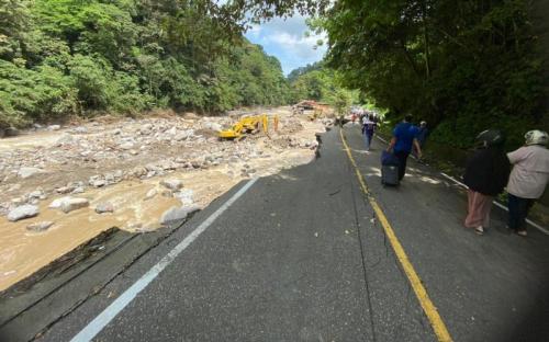 Dampak Efisiensi, Kementerian PU Hapus Perbaikan Jalan Rutin di 2025